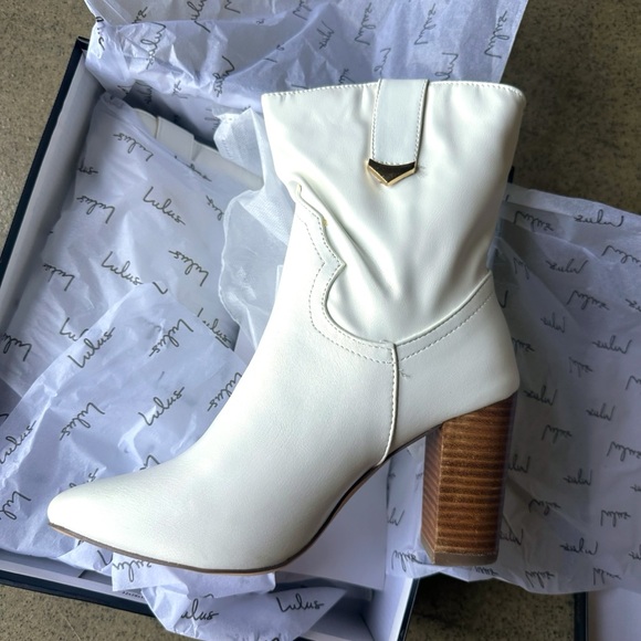 New Lulus Taryne White Pointed Toe Ankle Western Booties - Picture 2 of 8